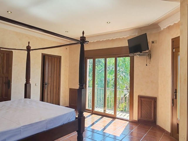 5 Schlafzimmer Villa in Estepona