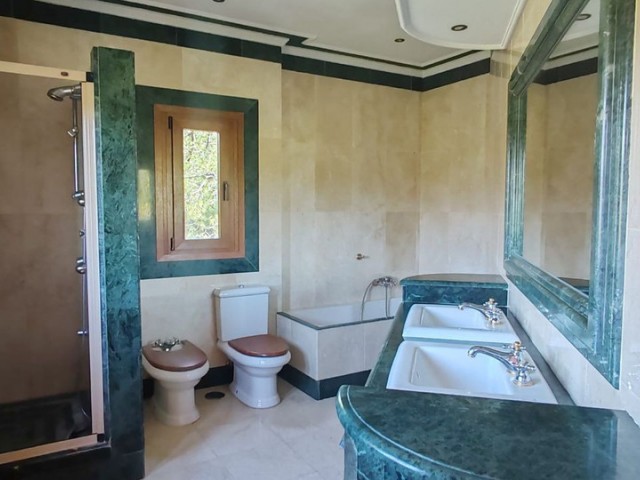 5 Schlafzimmer Villa in Estepona