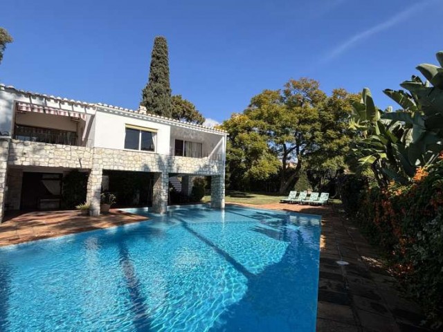 4 Bedrooms Villa in Marbella