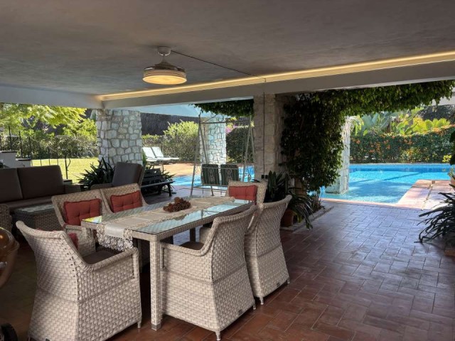 4 Bedrooms Villa in Marbella