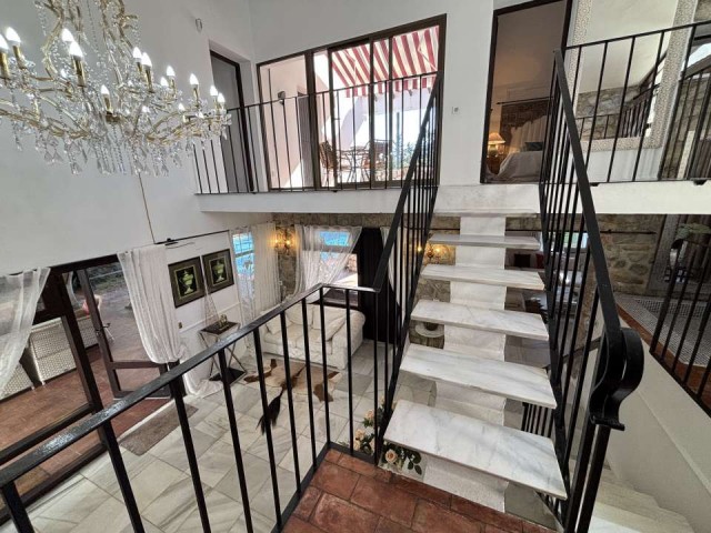 4 Bedrooms Villa in Marbella