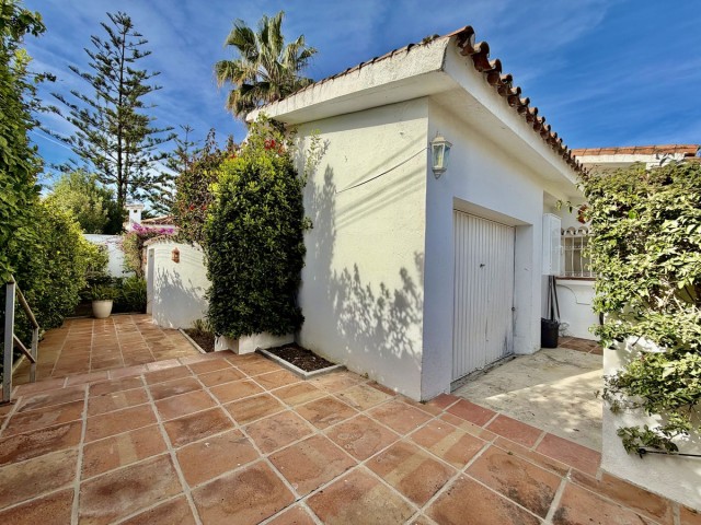 Villa avec 5 Chambres  à San Pedro de Alcántara