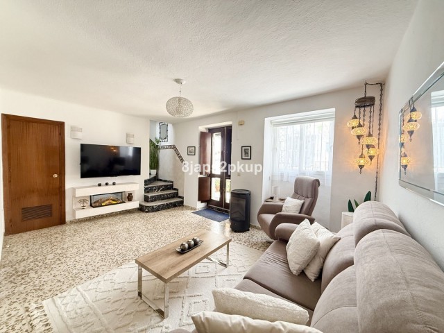 2 Bedrooms Townhouse in Estepona