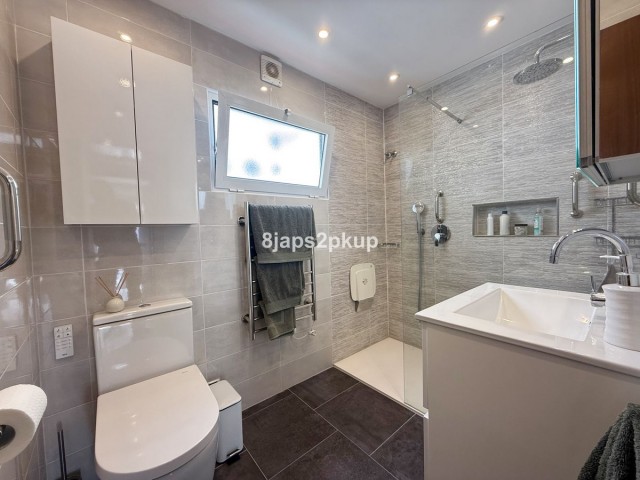 2 Bedrooms Townhouse in Estepona