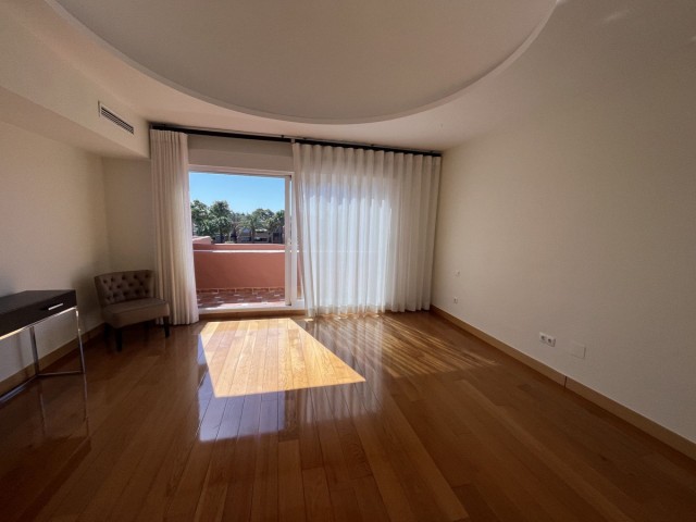 3 Bedrooms Apartment in Estepona