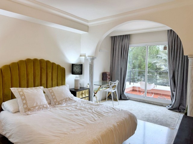Apartamento con 2 Dormitorios  en Nueva Andalucía