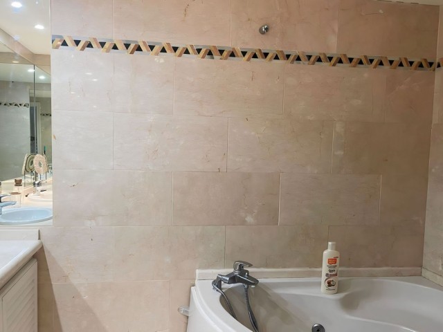 Apartamento con 2 Dormitorios  en Nueva Andalucía