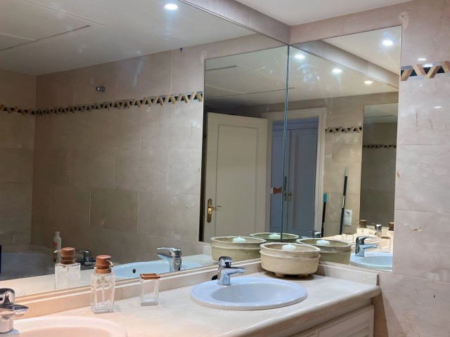 Apartamento con 2 Dormitorios  en Nueva Andalucía