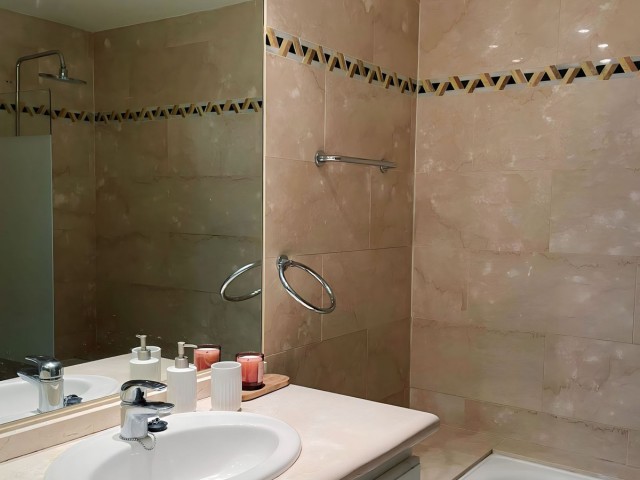 Apartamento con 2 Dormitorios  en Nueva Andalucía