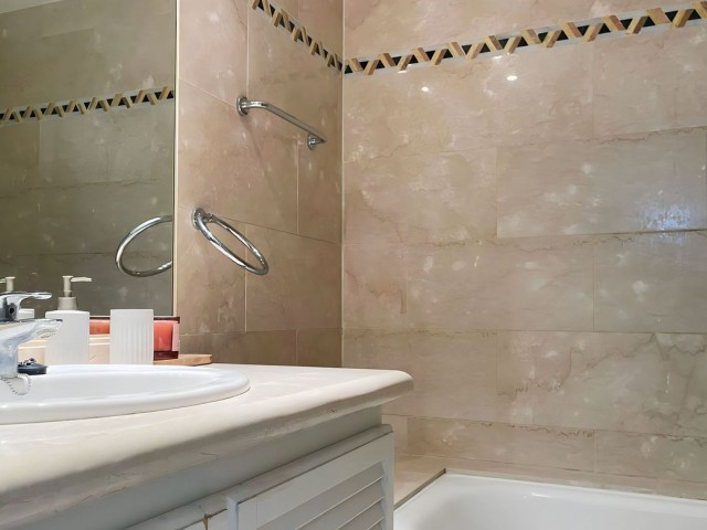 Apartamento con 2 Dormitorios  en Nueva Andalucía