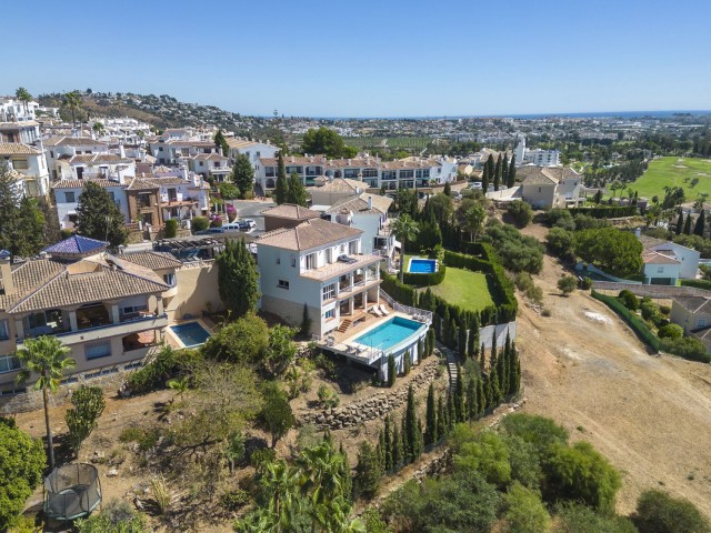 6 Bedrooms Villa in Mijas