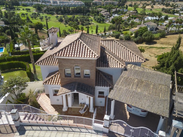 6 Bedrooms Villa in Mijas
