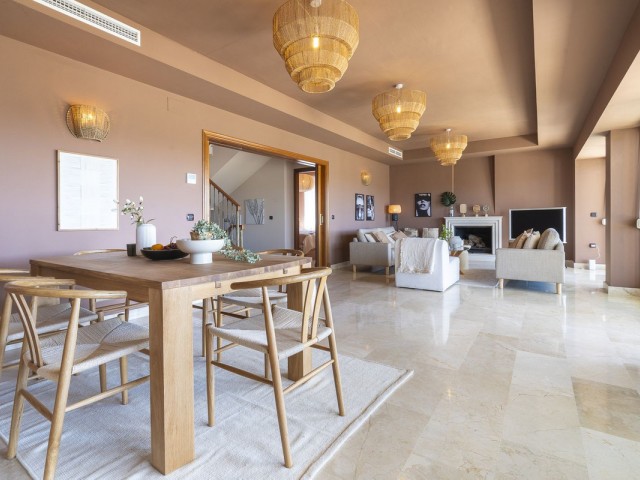 6 Bedrooms Villa in Mijas