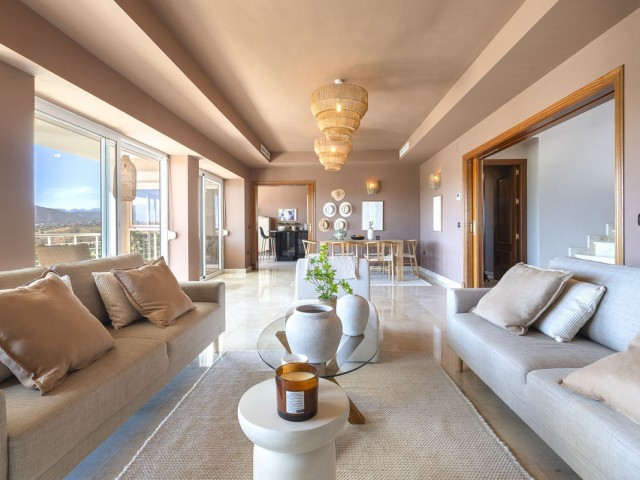 6 Bedrooms Villa in Mijas