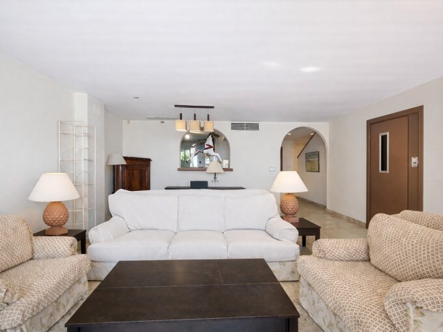 3 Bedrooms Townhouse in Estepona