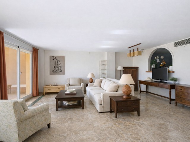 3 Bedrooms Townhouse in Estepona