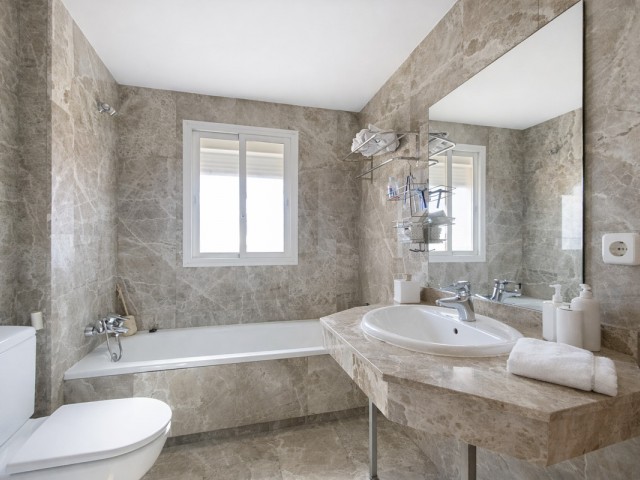 3 Bedrooms Townhouse in Estepona