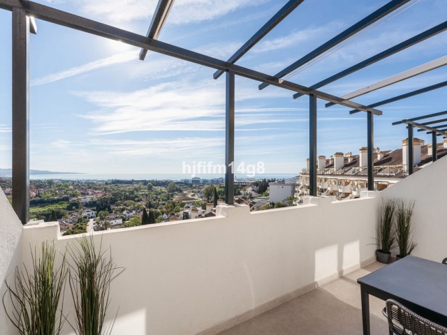 2 Bedrooms Apartment in Nueva Andalucía