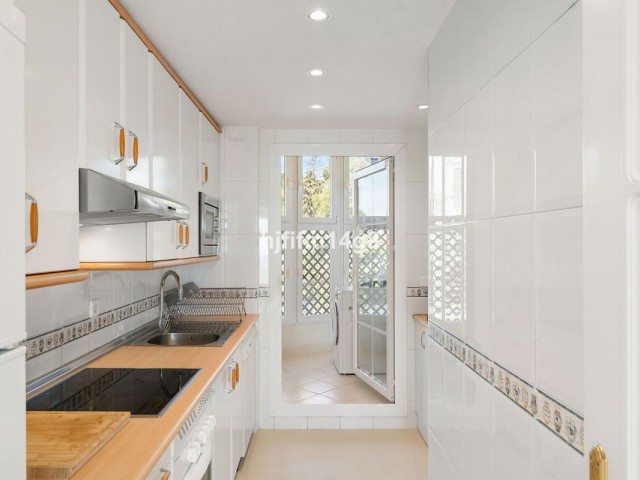 2 Bedrooms Apartment in Nueva Andalucía