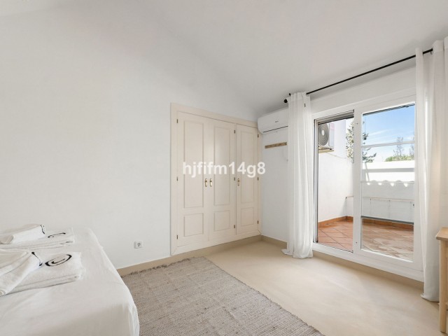 2 Bedrooms Apartment in Nueva Andalucía