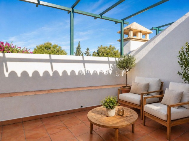 2 Bedrooms Apartment in Nueva Andalucía