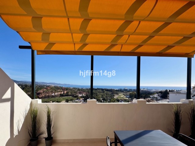 2 Bedrooms Apartment in Nueva Andalucía