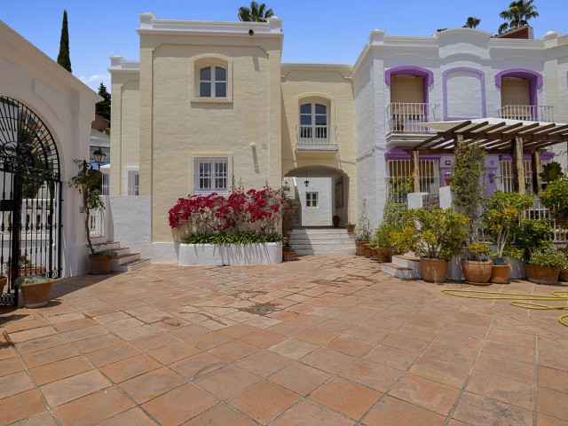 3 Bedrooms Townhouse in Benahavís
