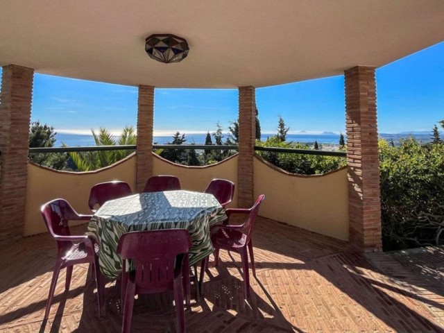 6 Makuuhuoneen Huvila Estepona