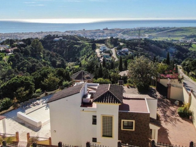 6 Makuuhuoneen Huvila Estepona
