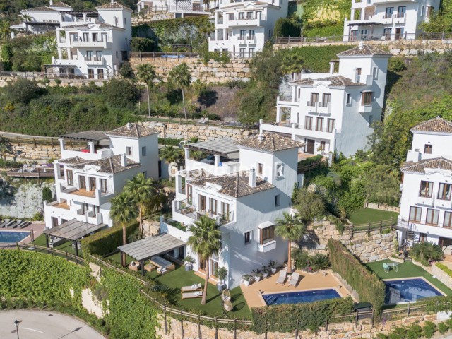 3 Bedrooms Villa in Benahavís