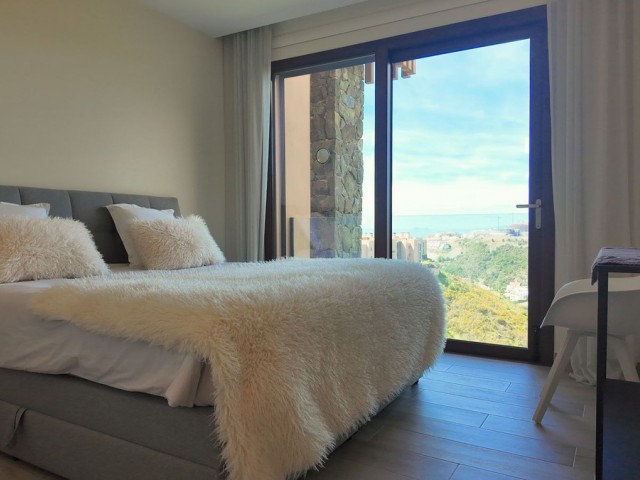 2 Bedrooms Apartment in Benahavís