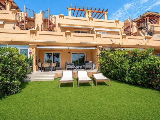 3 Bedrooms Townhouse in Estepona