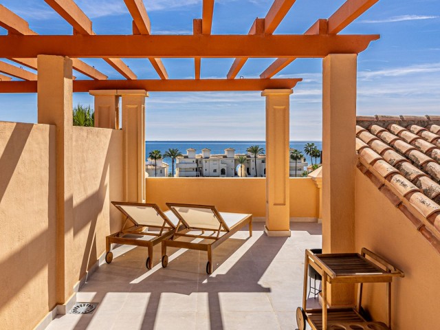 3 Bedrooms Townhouse in Estepona