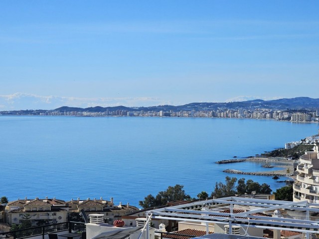 Penthouse avec 3 Chambres  à Torrequebrada