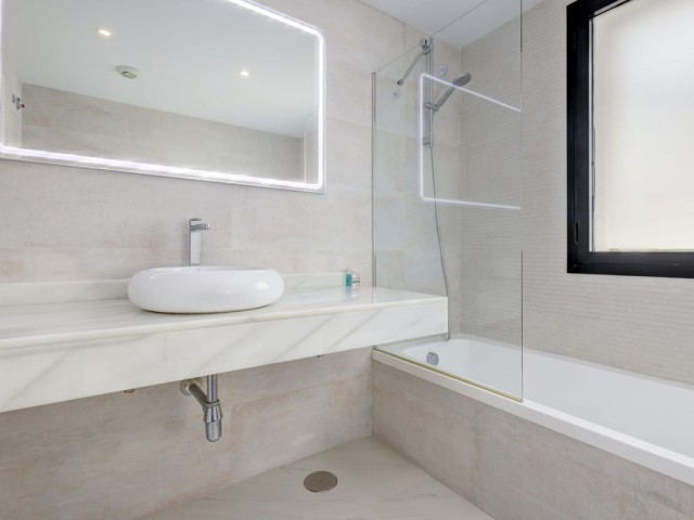 2 Soveroms Leilighet i Estepona