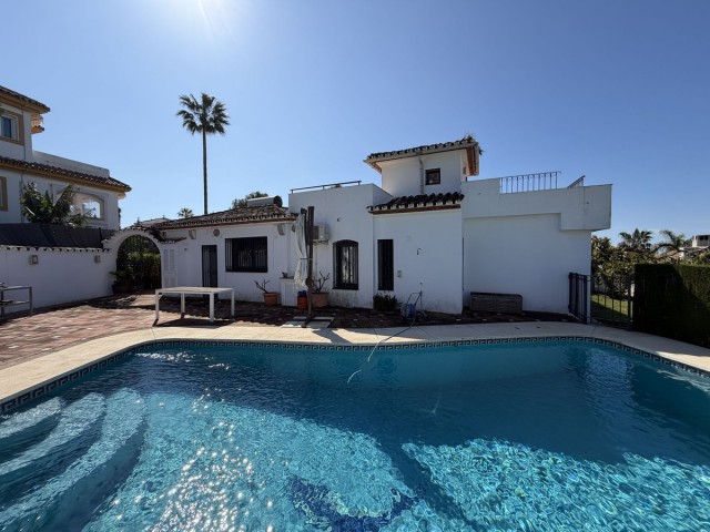 3 Bedrooms Villa in Estepona