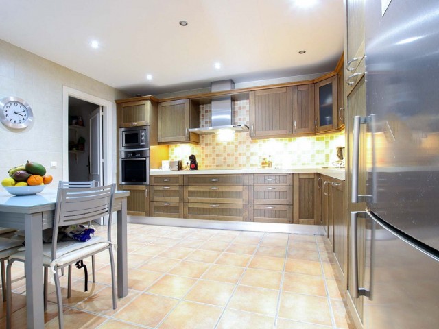 3 Bedrooms Apartment in Puerto Banús