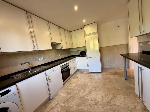 3 Bedrooms Apartment in Estepona