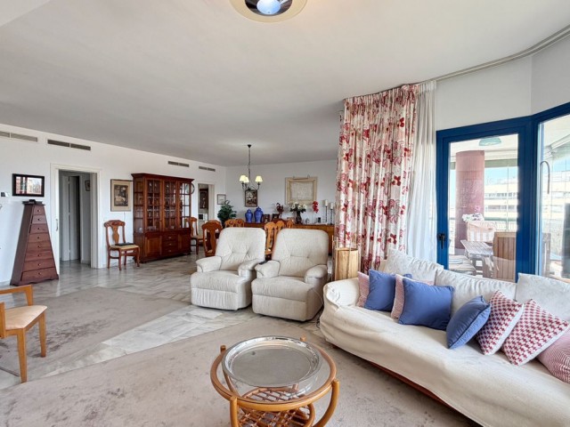 4 Bedrooms Apartment in Marbella