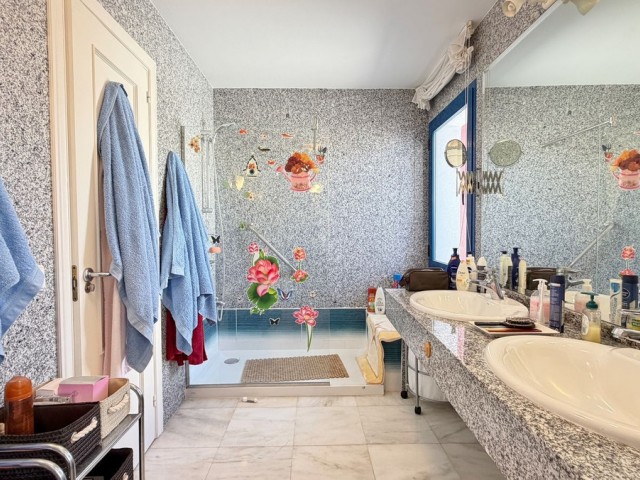 4 Bedrooms Apartment in Marbella