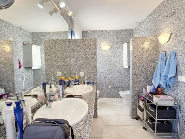 4 Bedrooms Apartment in Marbella