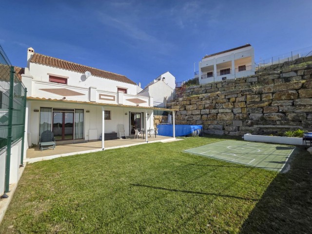 Villa con 2 Dormitorios  en Casares Playa