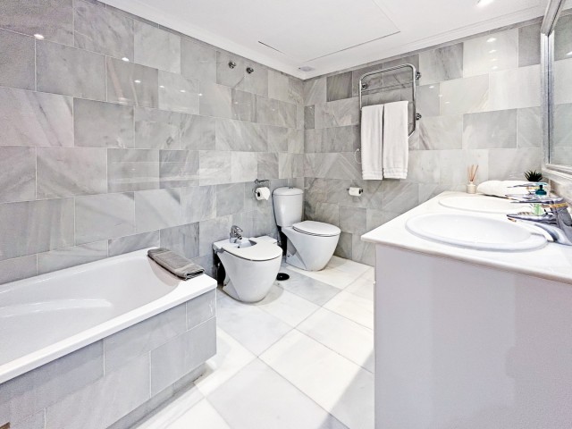 2 Bedrooms Apartment in Puerto Banús