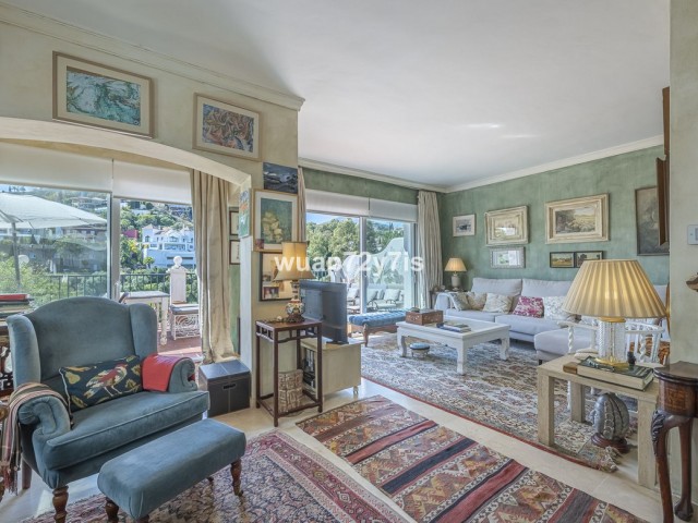 2 Bedrooms Townhouse in Benahavís