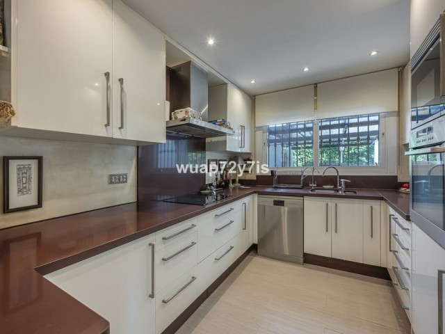 2 Bedrooms Townhouse in Benahavís