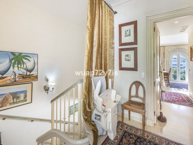 2 Bedrooms Townhouse in Benahavís