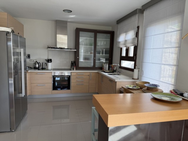 4 Schlafzimmer Villa in Benahavís