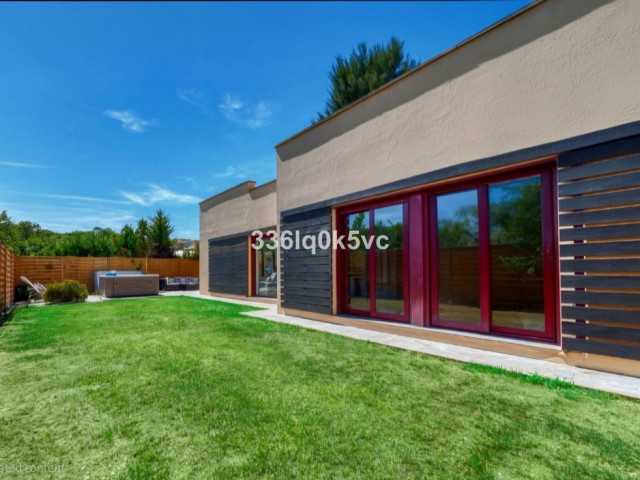 3 Bedrooms Villa in Benahavís