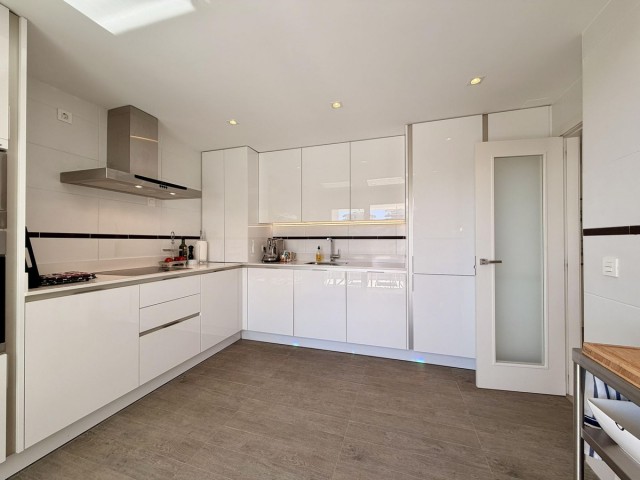 3 Bedrooms Apartment in Benahavís
