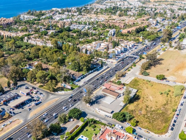 Commercial, Puerto Banús